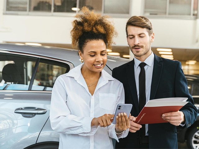  ¿De quién es el coche comprado antes del matrimonio pero pagado después?