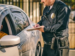 ¿Has dado positivo en alcoholemia? Esto es lo que de verdad te puede pasar (y no siempre es lo que imaginas)